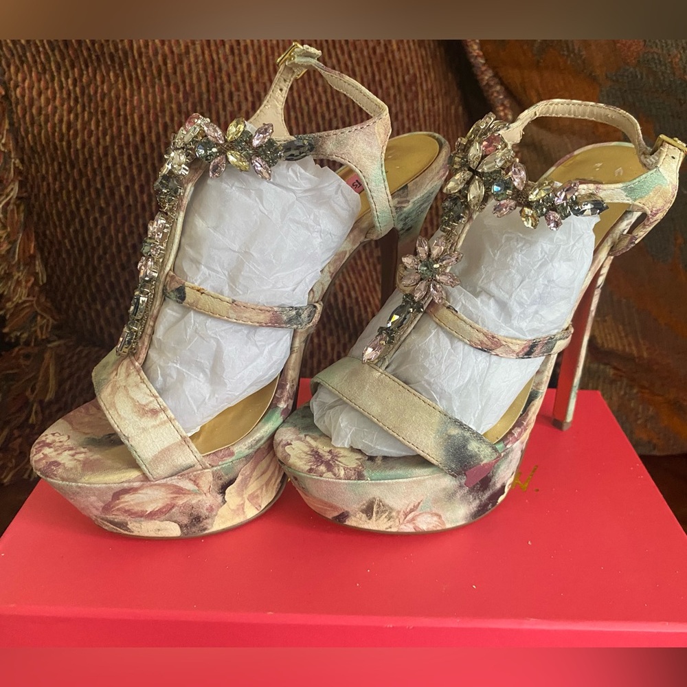 Betsey Johnson Platform Floral Rhinestone Summer Party High Heel Shoes
